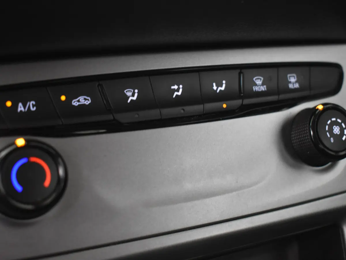 1.2 Business Edition 110PK | Cruise control | Apple carplay Android AUto | Parkeersensor achter | Navigatie | DAB  16"LMV