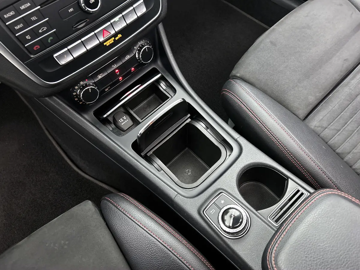 200 Prestige AMG-Styling (Goed OnH, Panorama, SfeerV, Navi, Camera, Trekhaak, StoelV, Etc)