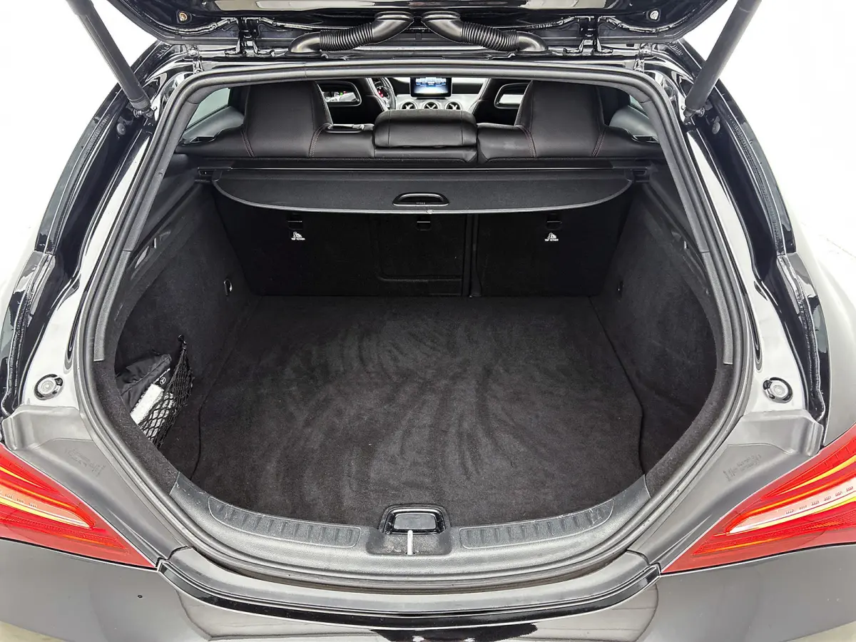 200 Prestige AMG-Styling (Goed OnH, Panorama, SfeerV, Navi, Camera, Trekhaak, StoelV, Etc)
