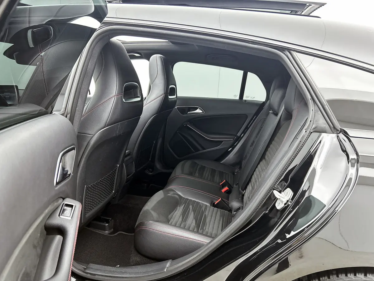 200 Prestige AMG-Styling (Goed OnH, Panorama, SfeerV, Navi, Camera, Trekhaak, StoelV, Etc)