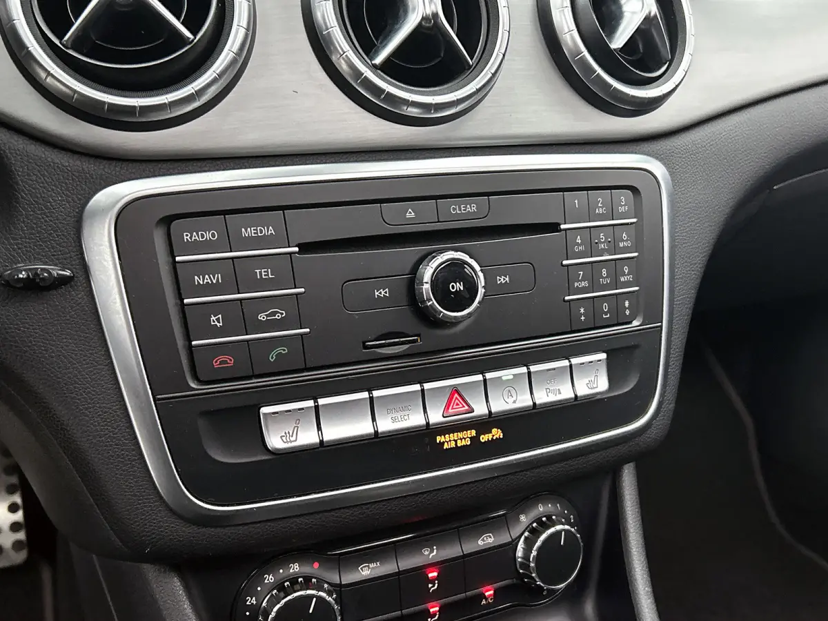 200 Prestige AMG-Styling (Goed OnH, Panorama, SfeerV, Navi, Camera, Trekhaak, StoelV, Etc)