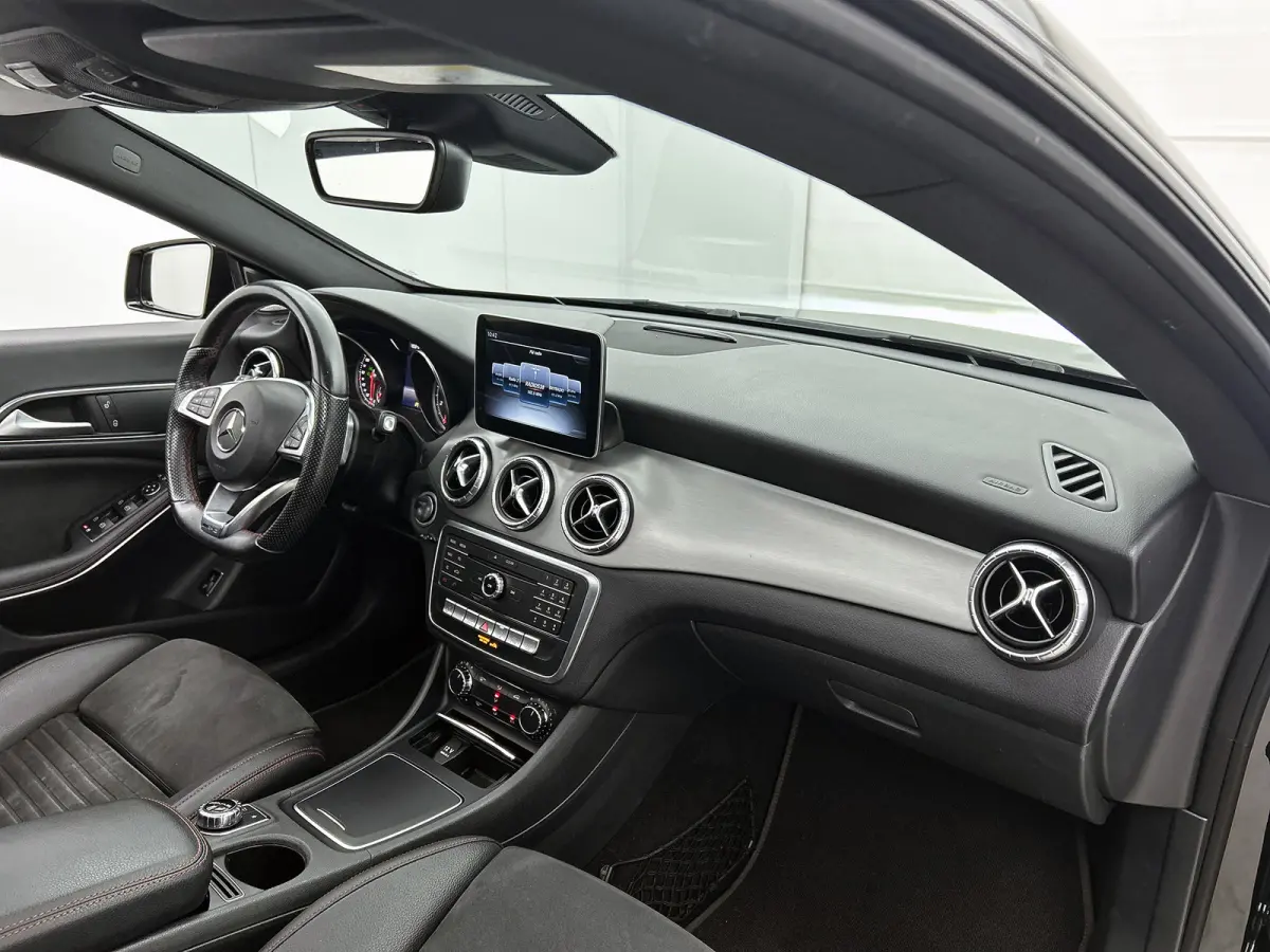 200 Prestige AMG-Styling (Goed OnH, Panorama, SfeerV, Navi, Camera, Trekhaak, StoelV, Etc)