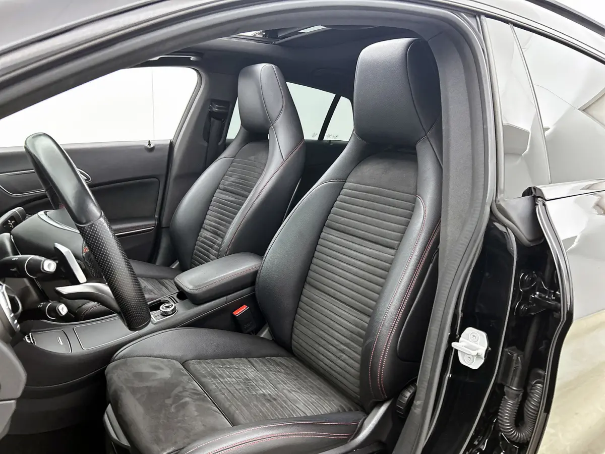 200 Prestige AMG-Styling (Goed OnH, Panorama, SfeerV, Navi, Camera, Trekhaak, StoelV, Etc)