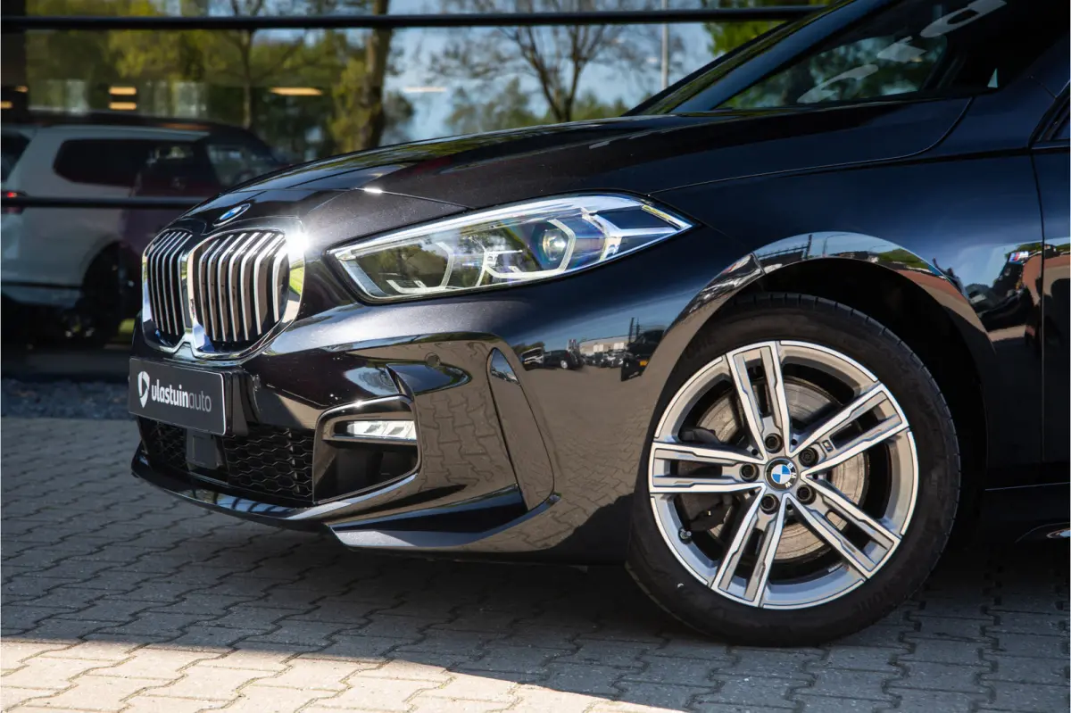 120i High Executive M-Sport , Adap. cruise, Carplay, Stoelverwarming