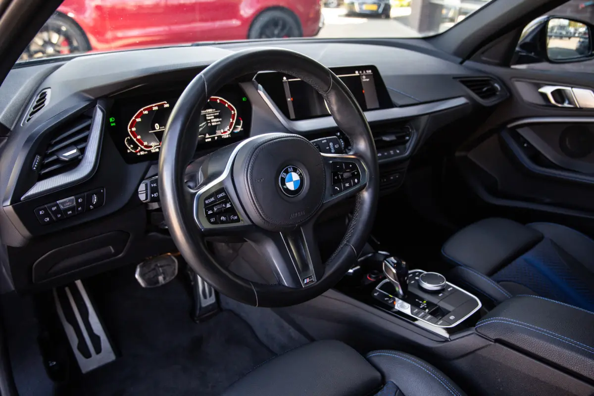 120i High Executive M-Sport , Adap. cruise, Carplay, Stoelverwarming