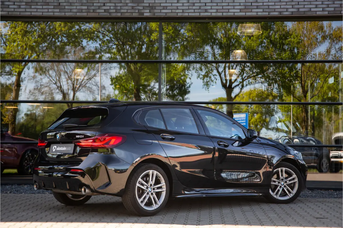 120i High Executive M-Sport , Adap. cruise, Carplay, Stoelverwarming