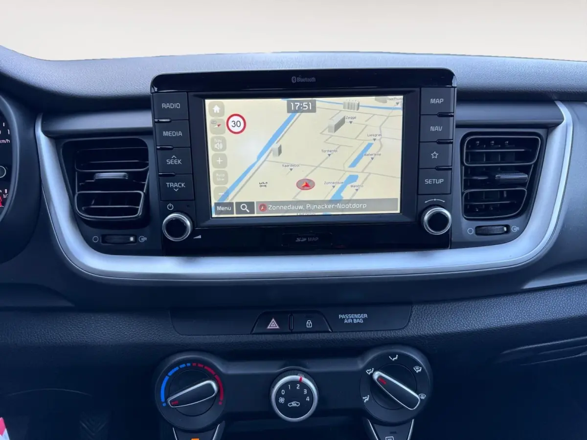 1.0 T-GDi DynamicLine | Navigatie | Two-Tone | Cruise control | LM-Velgen