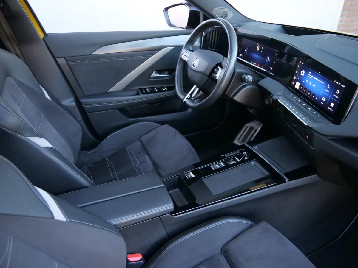 1.2 Turbo Ultimate 130 Pk Automaat Navi / DAB / Apple Carplay / Winterpakket / PDC / Pano-dak