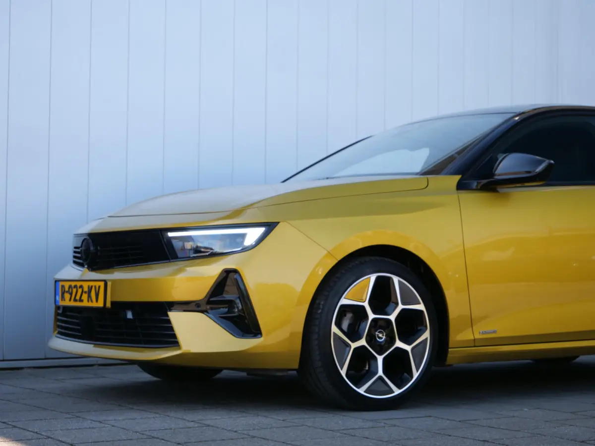 1.2 Turbo Ultimate 130 Pk Automaat Navi / DAB / Apple Carplay / Winterpakket / PDC / Pano-dak