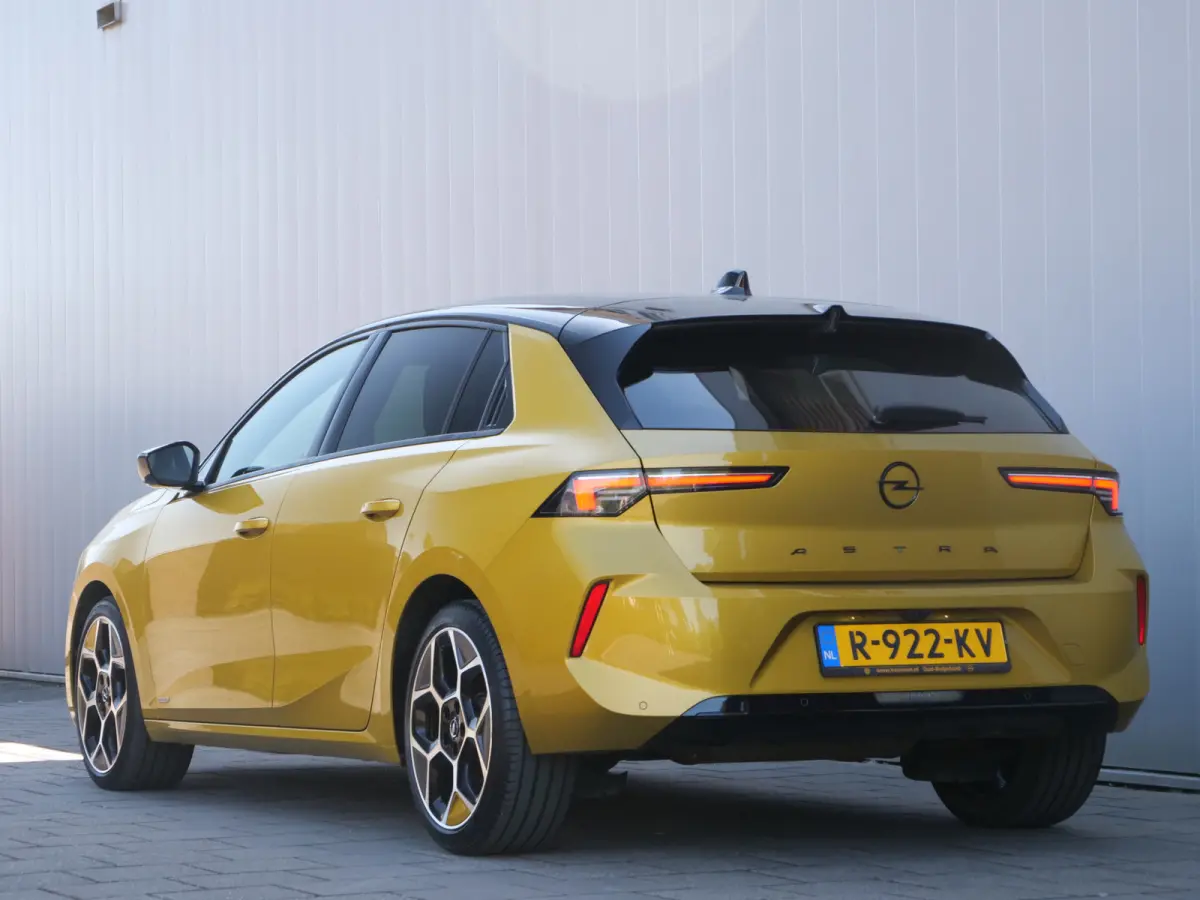 1.2 Turbo Ultimate 130 Pk Automaat Navi / DAB / Apple Carplay / Winterpakket / PDC / Pano-dak