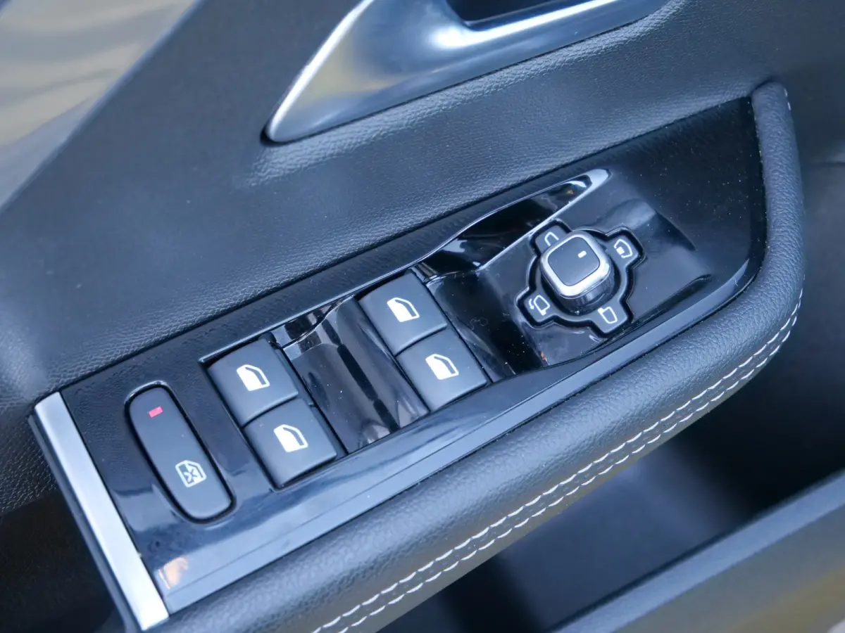 1.2 Turbo Ultimate 130 Pk Automaat Navi / DAB / Apple Carplay / Winterpakket / PDC / Pano-dak