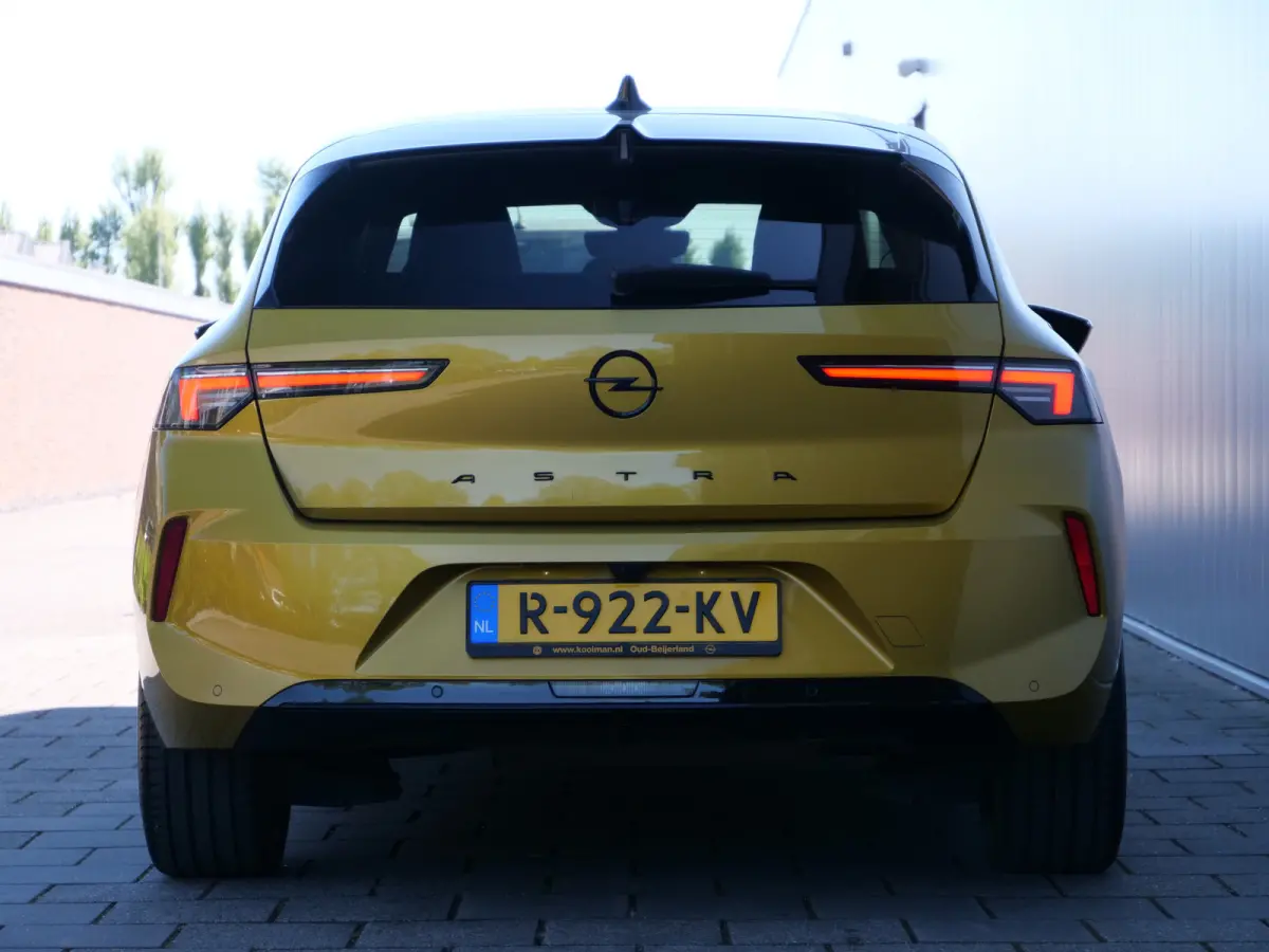1.2 Turbo Ultimate 130 Pk Automaat Navi / DAB / Apple Carplay / Winterpakket / PDC / Pano-dak