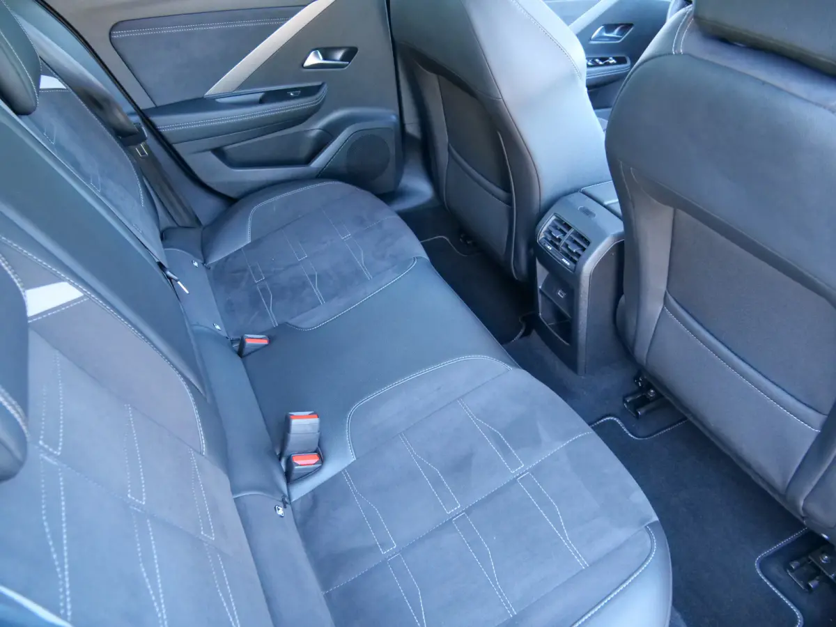 1.2 Turbo Ultimate 130 Pk Automaat Navi / DAB / Apple Carplay / Winterpakket / PDC / Pano-dak