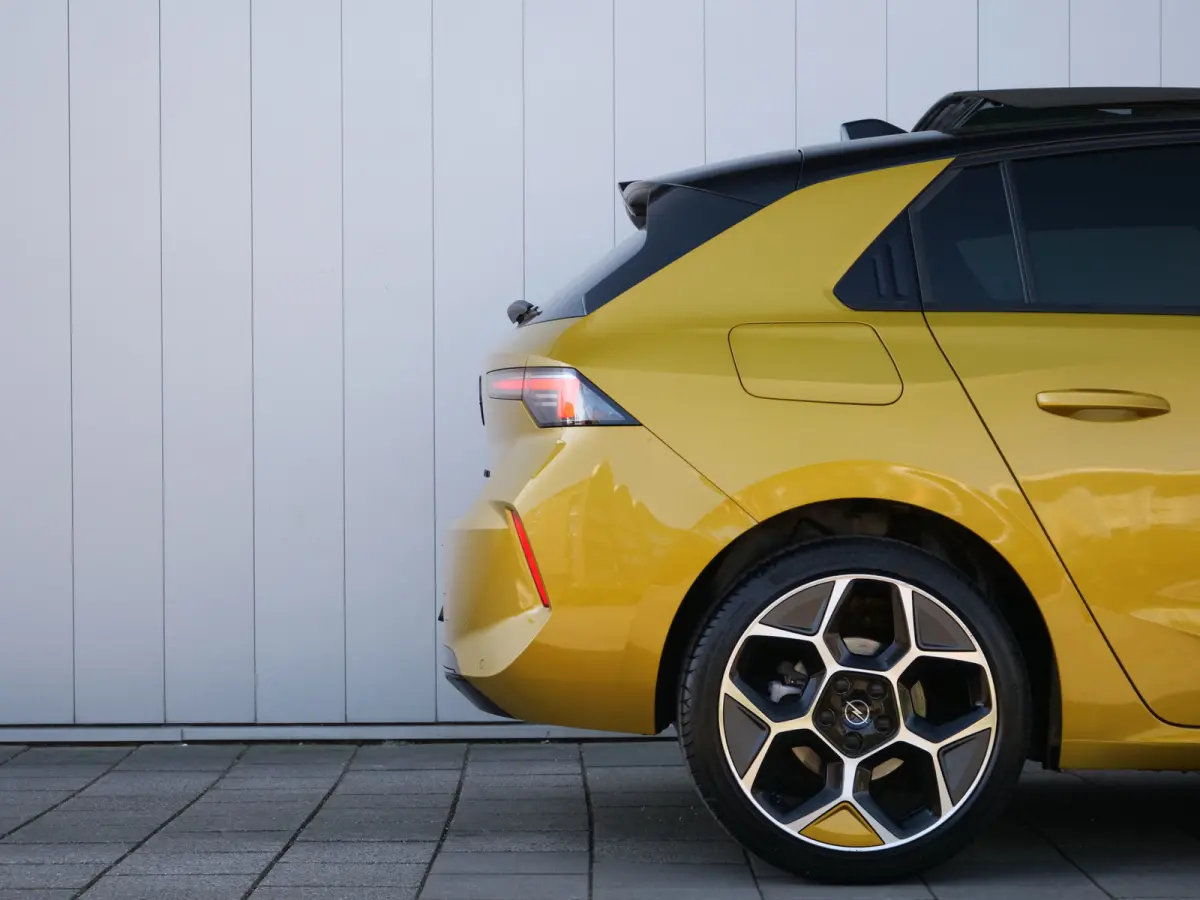 1.2 Turbo Ultimate 130 Pk Automaat Navi / DAB / Apple Carplay / Winterpakket / PDC / Pano-dak
