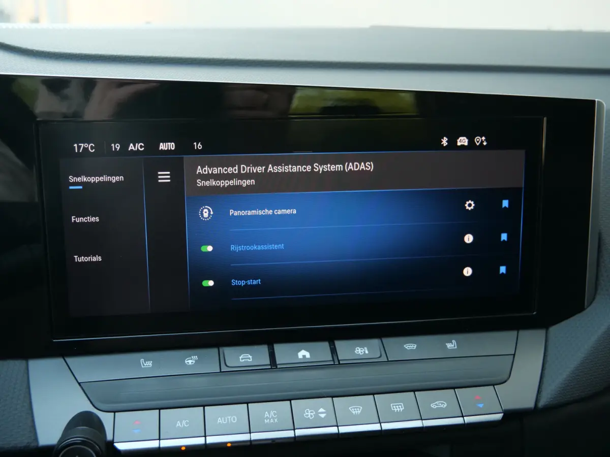 1.2 Turbo Ultimate 130 Pk Automaat Navi / DAB / Apple Carplay / Winterpakket / PDC / Pano-dak