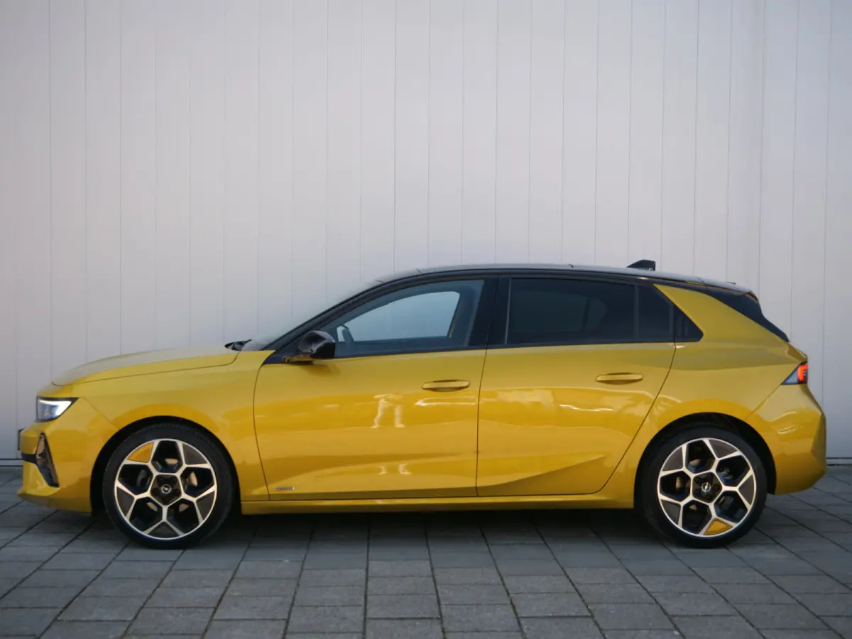 1.2 Turbo Ultimate 130 Pk Automaat Navi / DAB / Apple Carplay / Winterpakket / PDC / Pano-dak