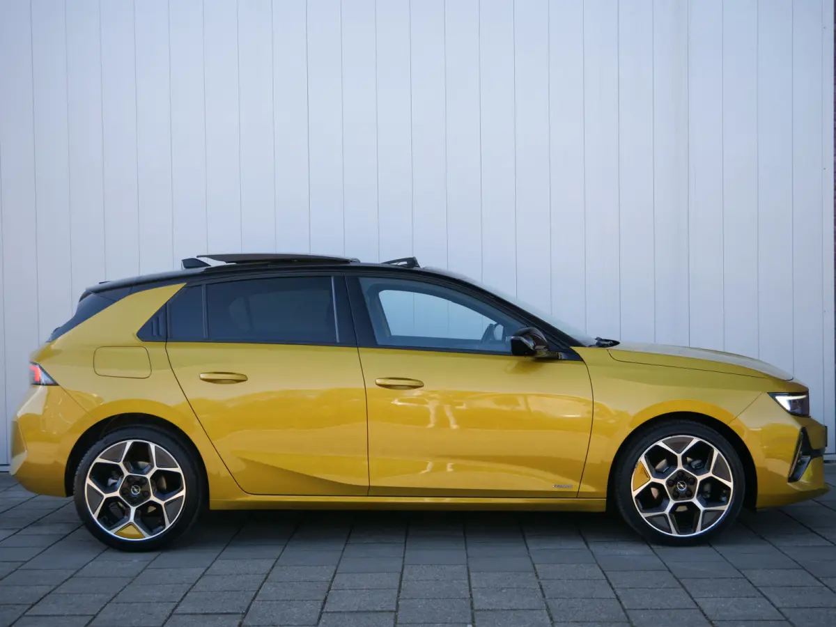 1.2 Turbo Ultimate 130 Pk Automaat Navi / DAB / Apple Carplay / Winterpakket / PDC / Pano-dak