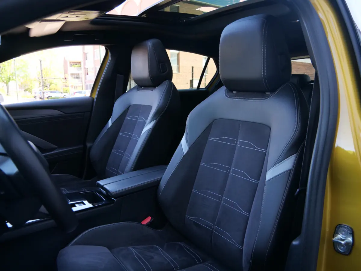 1.2 Turbo Ultimate 130 Pk Automaat Navi / DAB / Apple Carplay / Winterpakket / PDC / Pano-dak