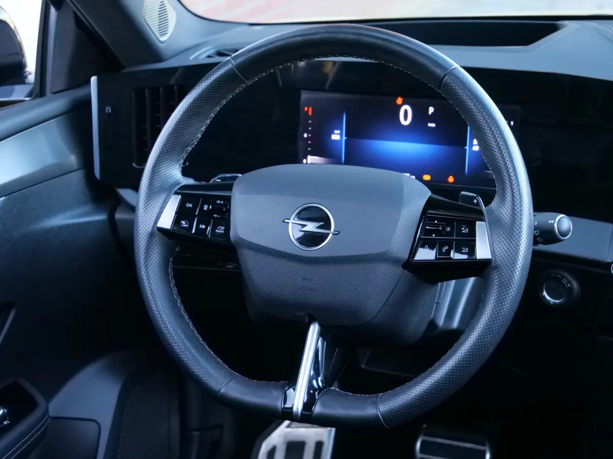 1.2 Turbo Ultimate 130 Pk Automaat Navi / DAB / Apple Carplay / Winterpakket / PDC / Pano-dak