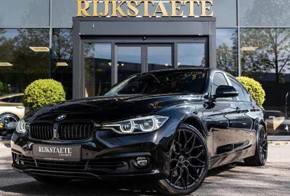330e Centennial High Executive|19''|CARPLAY|PDC
