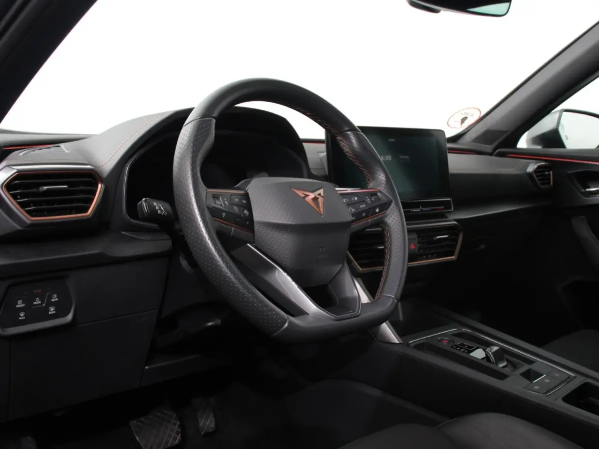 1.5 TSI High Automaat DEMO! Apple carplay / Android Auto Keyless Entry Keyless Start Adaptive Cruise Control Stoelverwarming Stuurverwarming Half Leder