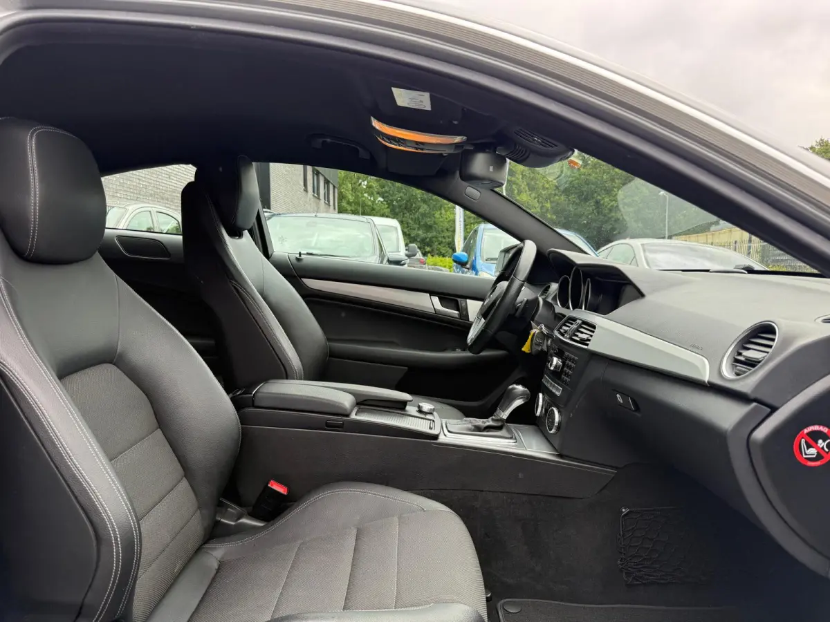 250 Sport Prestige | 12MND GARANTIE | XENON | STANDKACHEL | AUTOMAAT | NAVI | CRUISE | AIRCO | LMV |