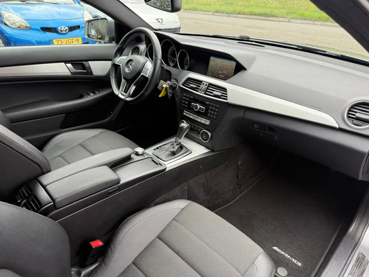 250 Sport Prestige | 12MND GARANTIE | XENON | STANDKACHEL | AUTOMAAT | NAVI | CRUISE | AIRCO | LMV |