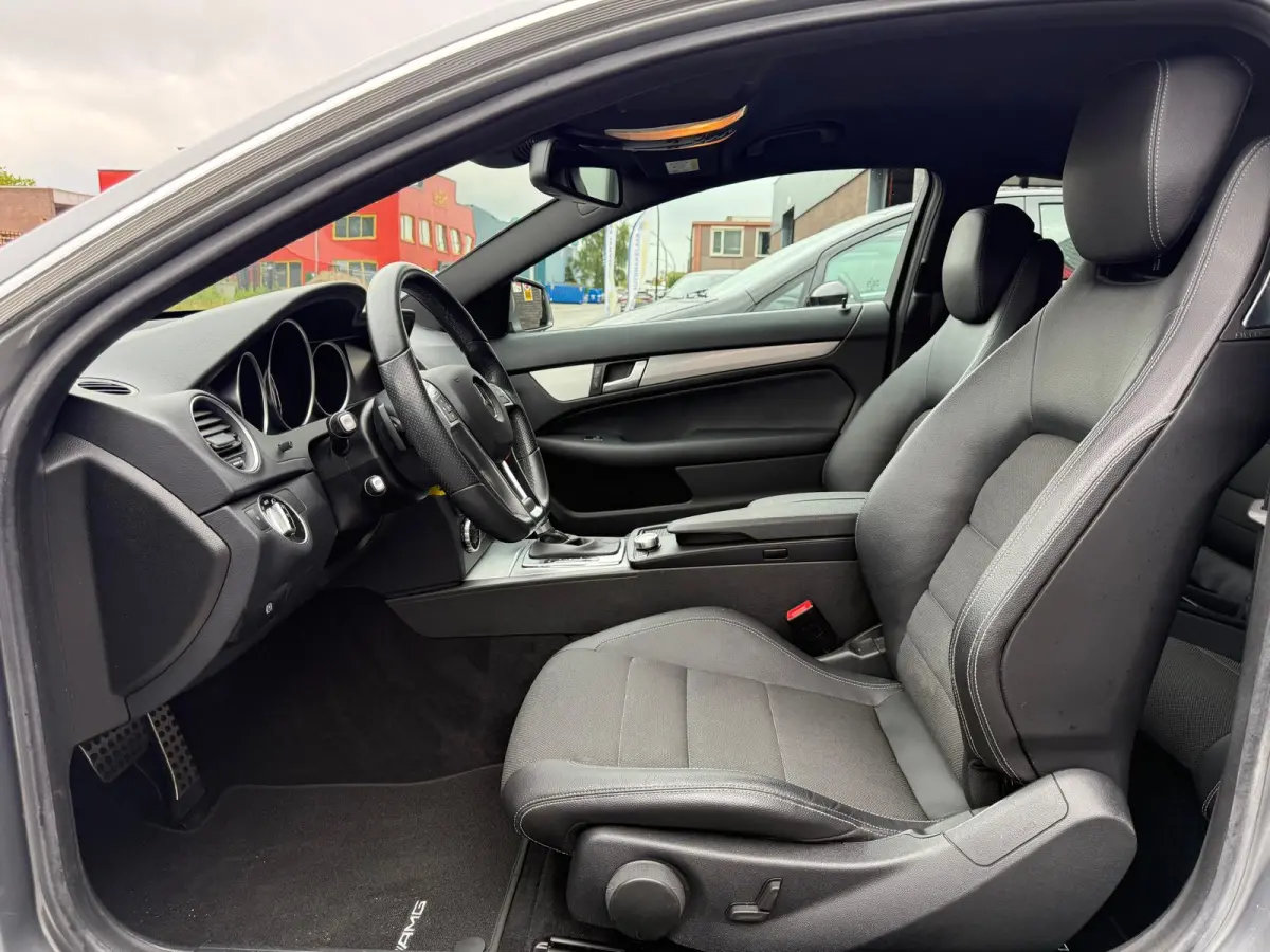 250 Sport Prestige | 12MND GARANTIE | XENON | STANDKACHEL | AUTOMAAT | NAVI | CRUISE | AIRCO | LMV |