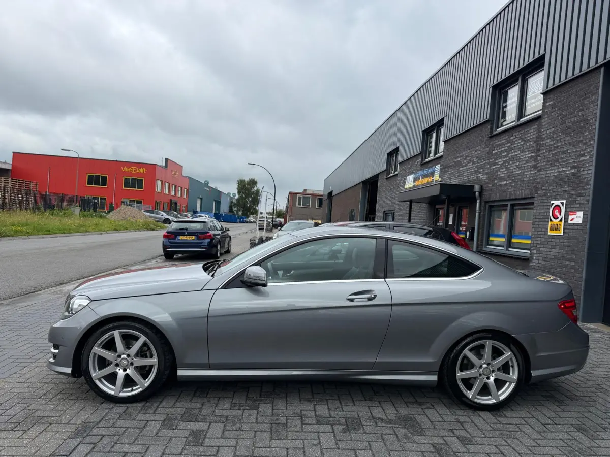 250 Sport Prestige | 12MND GARANTIE | XENON | STANDKACHEL | AUTOMAAT | NAVI | CRUISE | AIRCO | LMV |