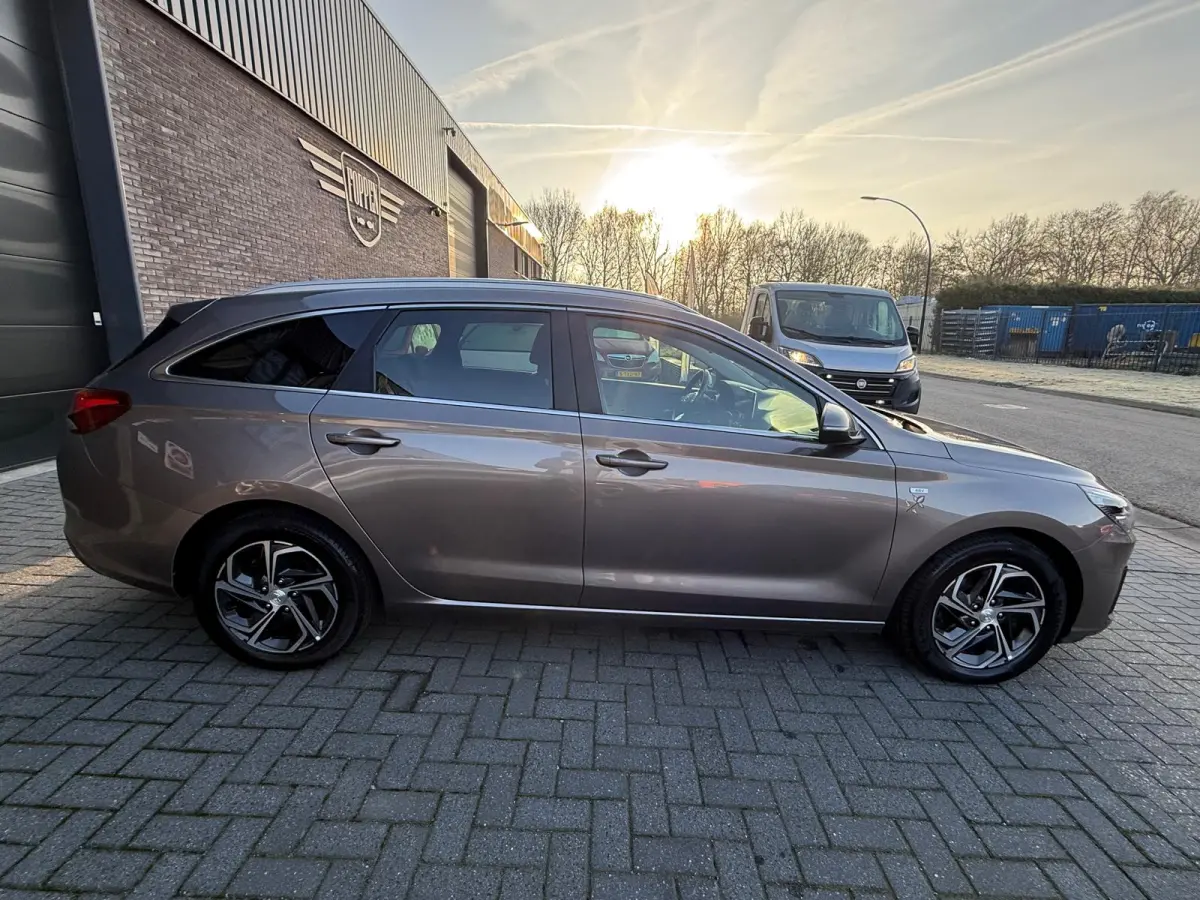 1.5 T-GDi MHEV Premium | 1E EIGENAAR | 3/6/12MND GARANTIE| LED | CARPLAY | SCHUIFDAK | DAB | NAVI | CRUISE | 160PK |