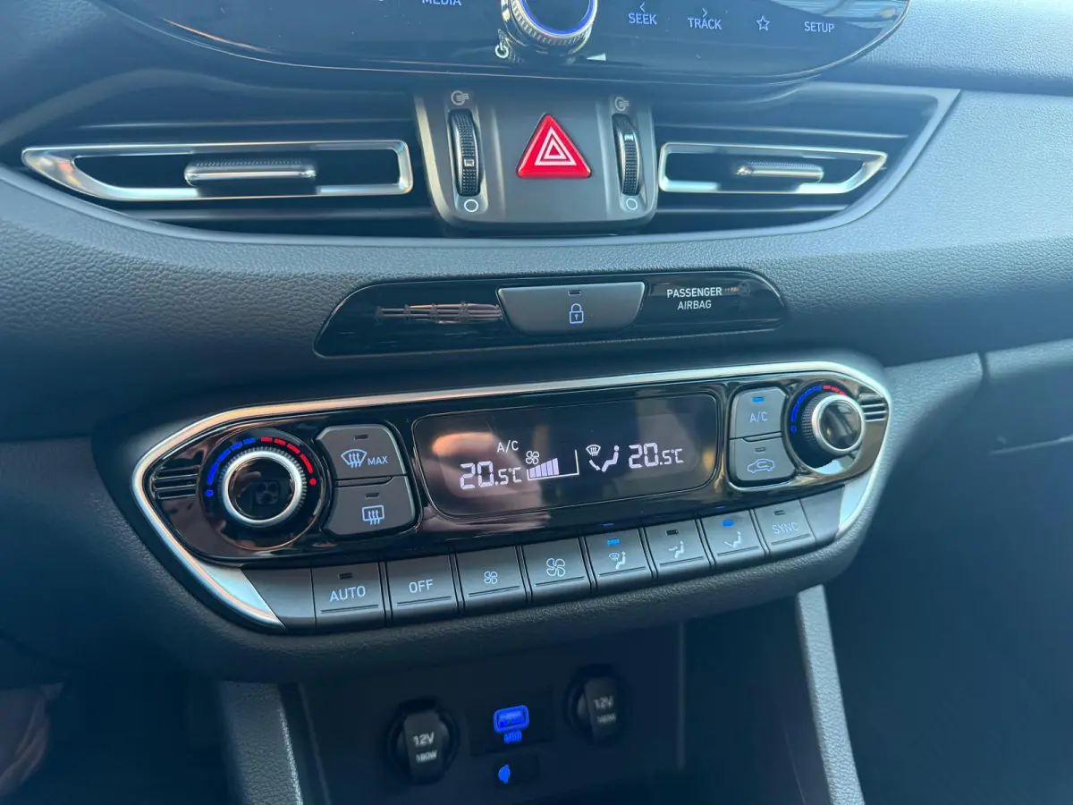 1.5 T-GDi MHEV Premium | 1E EIGENAAR | 3/6/12MND GARANTIE| LED | CARPLAY | SCHUIFDAK | DAB | NAVI | CRUISE | 160PK |