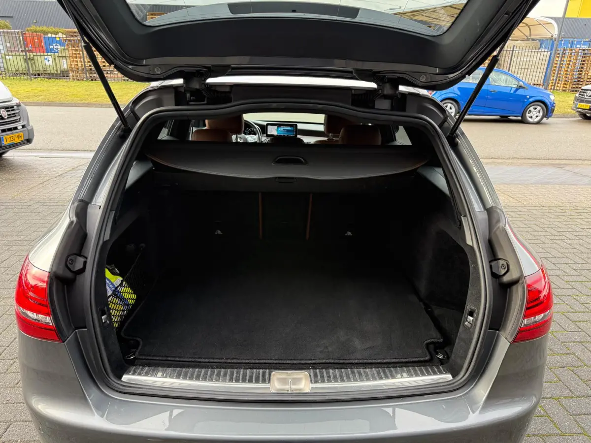 180 Business Solution AMG | 1E EIGENAAR | 3/6/12MND GARANTIE | DAB | LED | AUTOMAAT | LEDER | CRUISE | SFEERVERLICHTING |