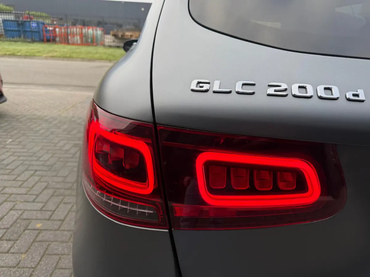 200d Premium | 12MND GARANTIE | AUTOMAAT | LED | BURMESTER | CARPLAY | NAVI | CRUISE | MAT | NL AUTO |