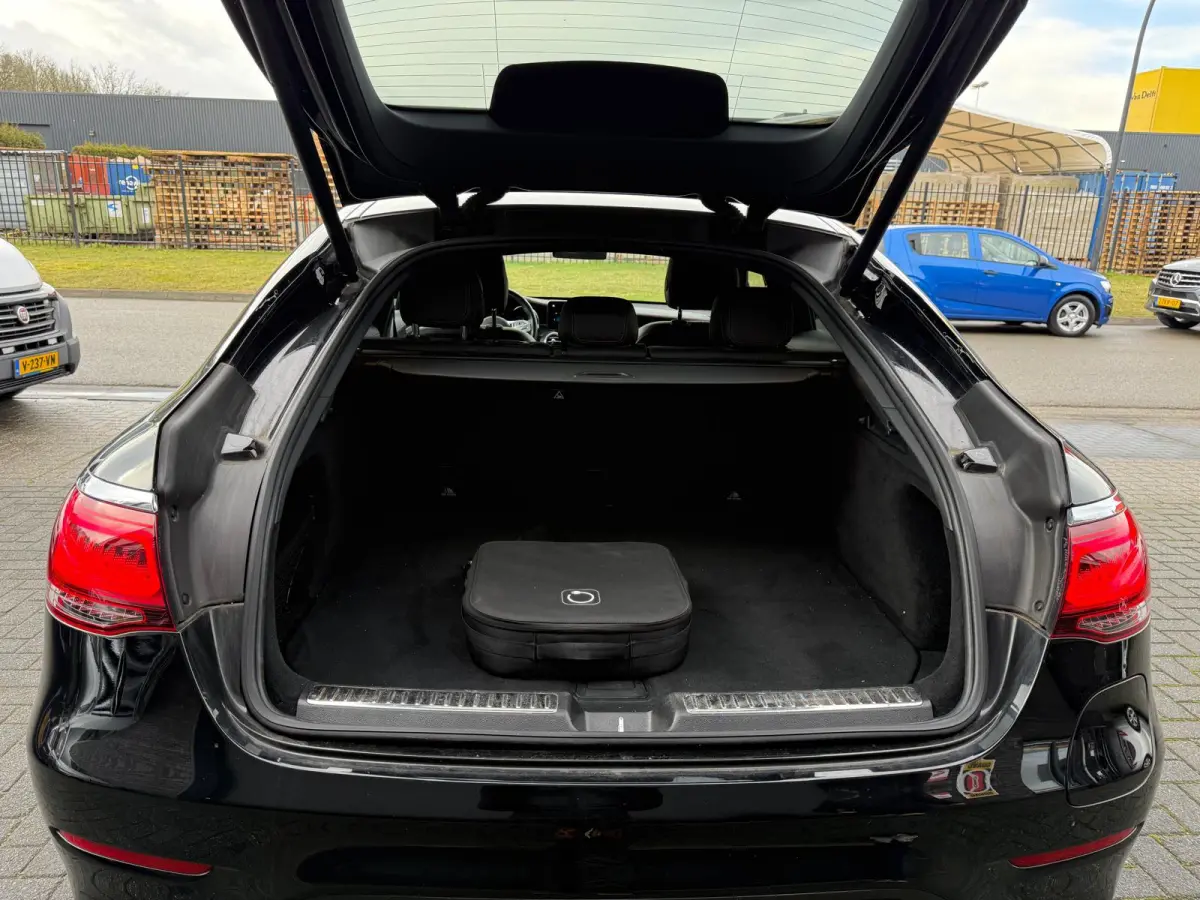 300e 4MATIC Premium | 1E EIGENAAR | 3/6/12MND GARANTIE | DAB | LED | CARPLAY | SFEERVERLICHTING | CRUISE | CAMERA |