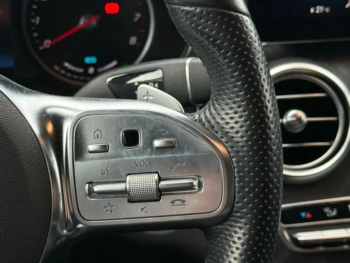 300e 4MATIC Premium | 1E EIGENAAR | 3/6/12MND GARANTIE | DAB | LED | CARPLAY | SFEERVERLICHTING | CRUISE | CAMERA |