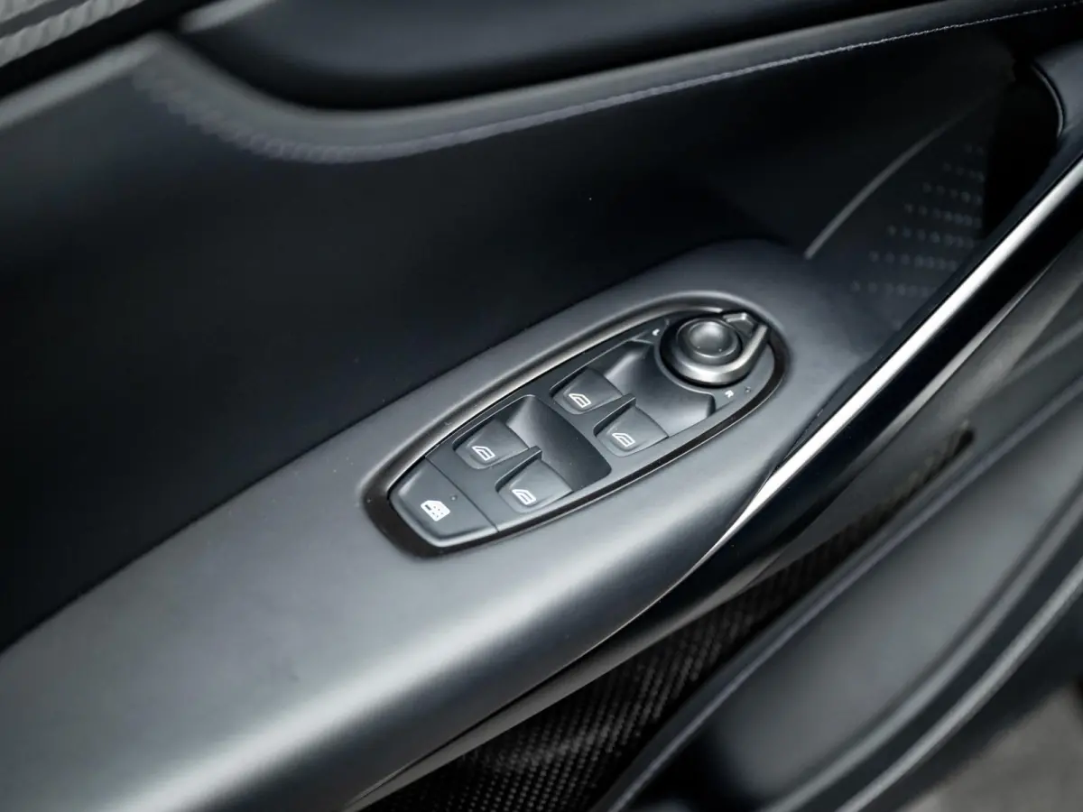 4.0 V8 707 | Carbon | Ventilatie | ACC | 360° | Keyless |