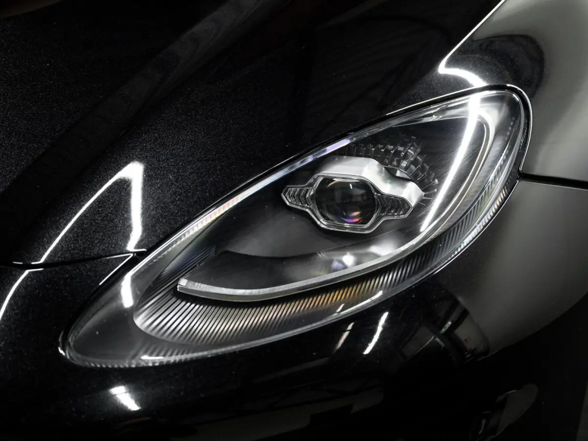 4.0 V8 707 | Carbon | Ventilatie | ACC | 360° | Keyless |