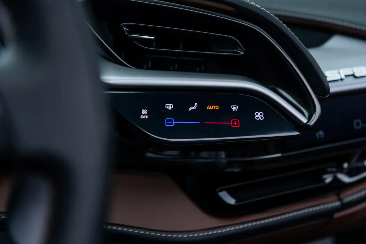 4.0 V8 | 1e Eigenaar | Two-Tone | Lift | Carplay | AFS | Camera | HiFi | Carbon | Extracampionario |