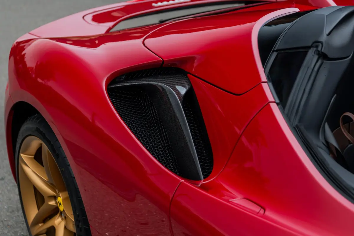 4.0 V8 | 1e Eigenaar | Two-Tone | Lift | Carplay | AFS | Camera | HiFi | Carbon | Extracampionario |