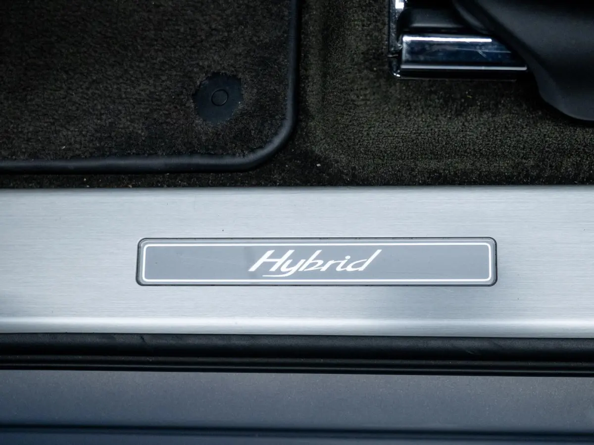 3.0 V6 Hybrid | First Edition | NAIM | Styling Spec | Massage |
