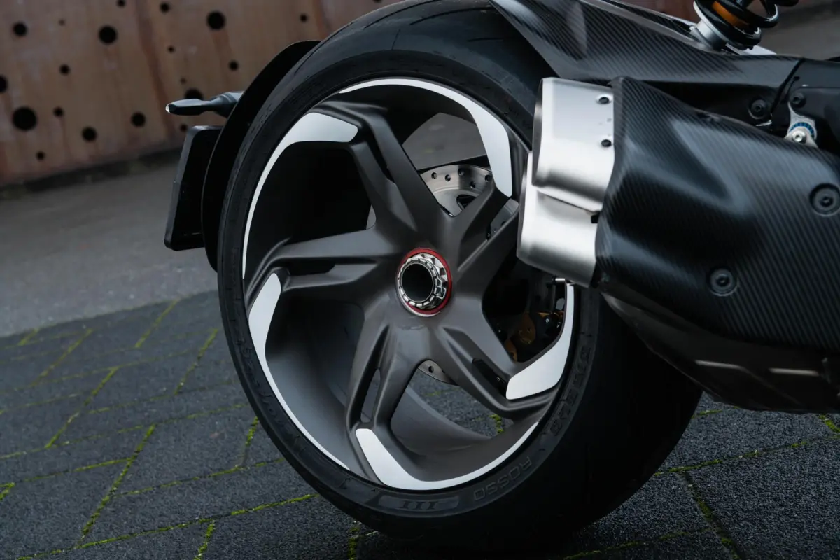 V4 for Bentley | 1e Eigenaar | Origineel NL | Limited | Incl. Jas + Helm | 1 van 500 |