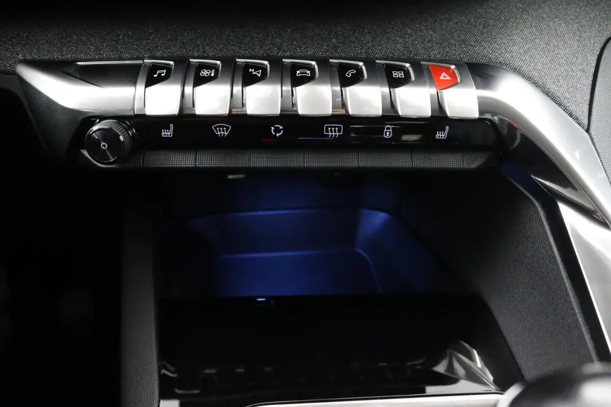 1.2 Allure*ECC*CRUISE*NAVI*CAM*CARPLAY*RIEM.VV