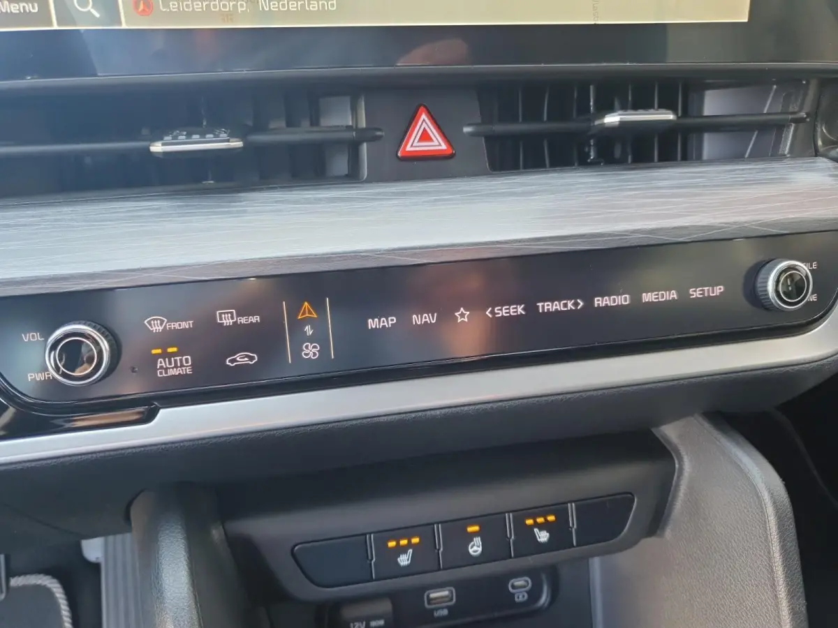 1.6T MHEV DynamicLine Edition | Stoel en stuurverwarming | Camera | Navigatie | Apple Carplay / Android Auto | Climate control |