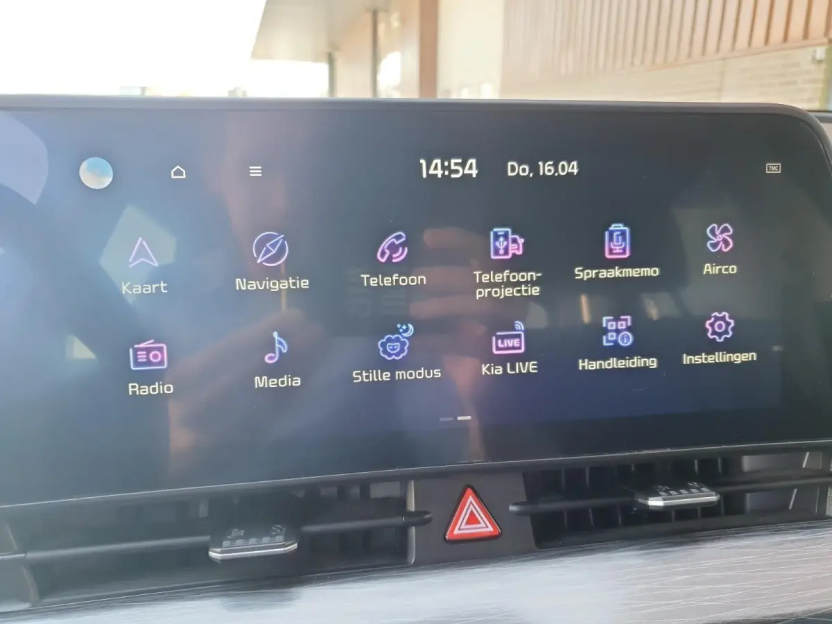 1.6T MHEV DynamicLine Edition | Stoel en stuurverwarming | Camera | Navigatie | Apple Carplay / Android Auto | Climate control |