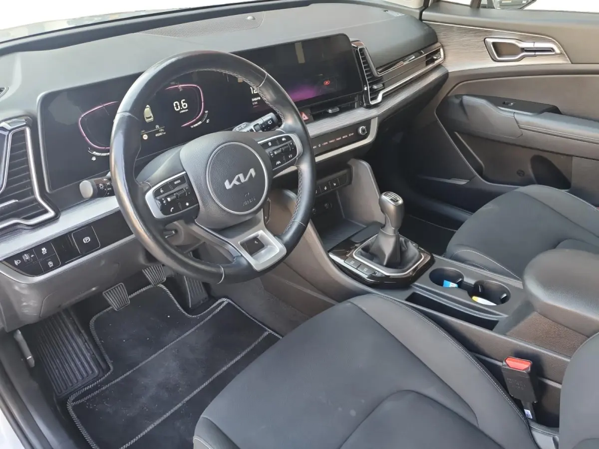 1.6T MHEV DynamicLine Edition | Stoel en stuurverwarming | Camera | Navigatie | Apple Carplay / Android Auto | Climate control |