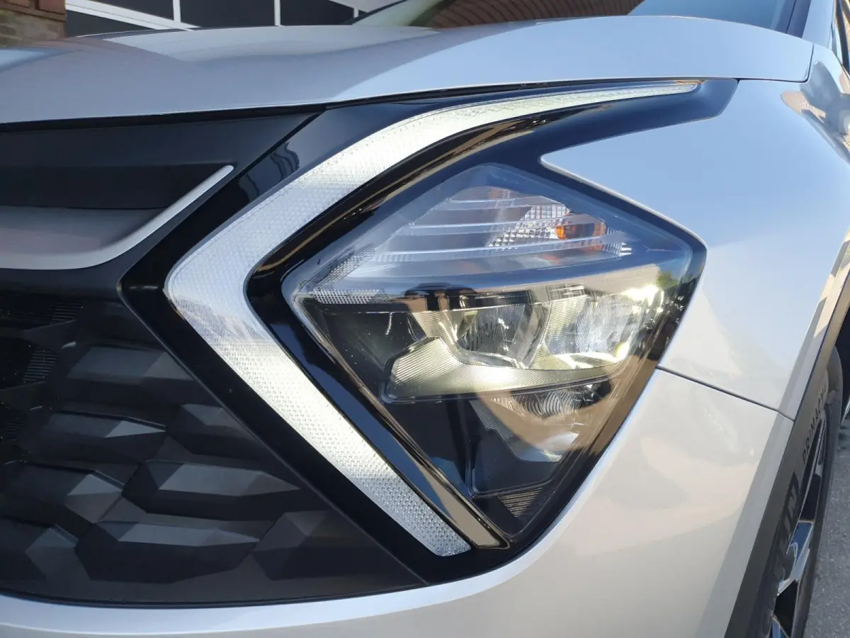 1.6T MHEV DynamicLine Edition | Stoel en stuurverwarming | Camera | Navigatie | Apple Carplay / Android Auto | Climate control |