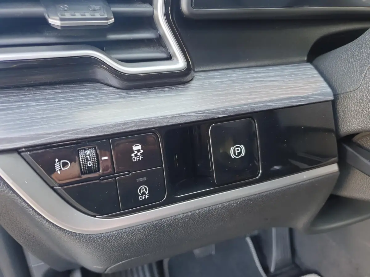 1.6T MHEV DynamicLine Edition | Stoel en stuurverwarming | Camera | Navigatie | Apple Carplay / Android Auto | Climate control |