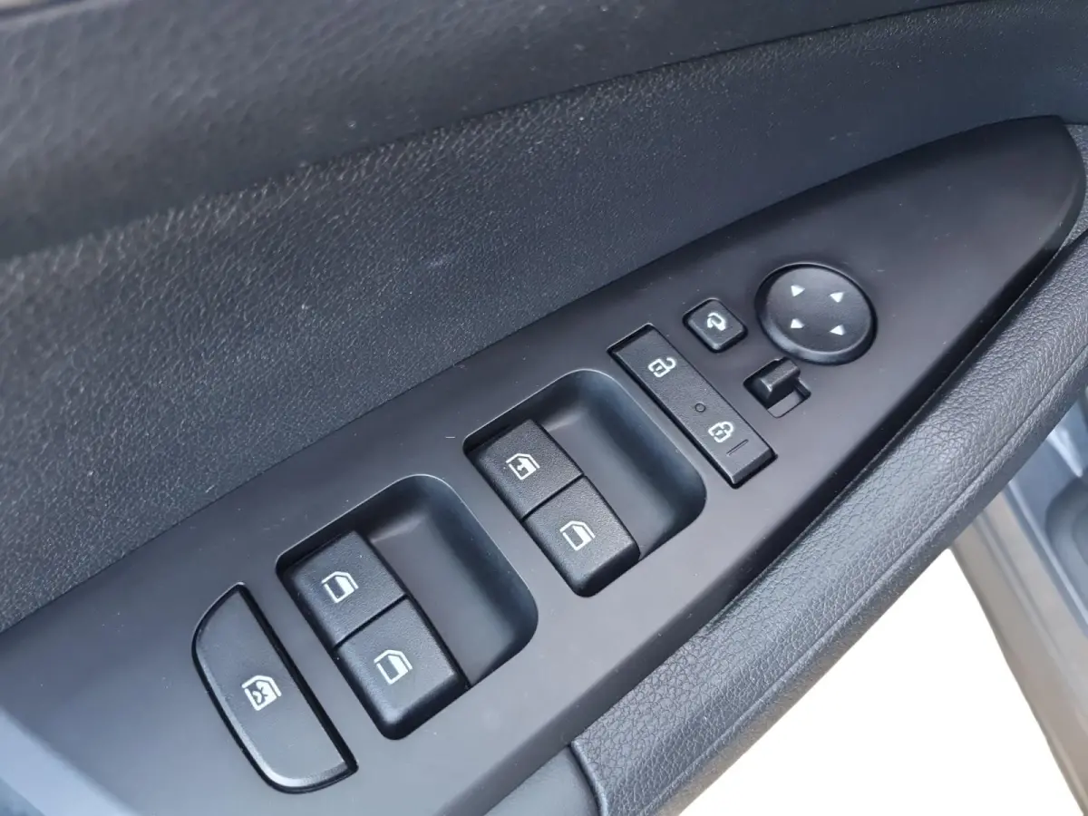 1.6T MHEV DynamicLine Edition | Stoel en stuurverwarming | Camera | Navigatie | Apple Carplay / Android Auto | Climate control |
