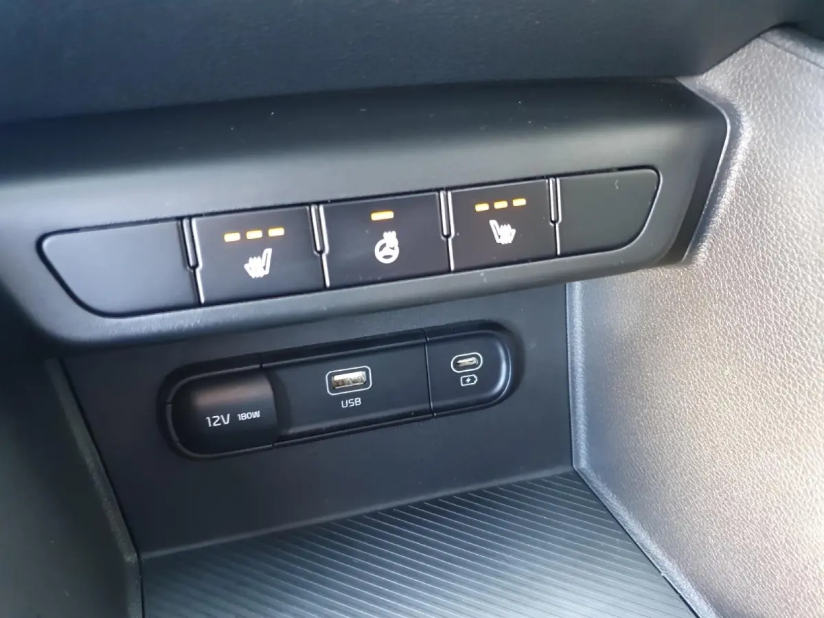 1.6T MHEV DynamicLine Edition | Stoel en stuurverwarming | Camera | Navigatie | Apple Carplay / Android Auto | Climate control |