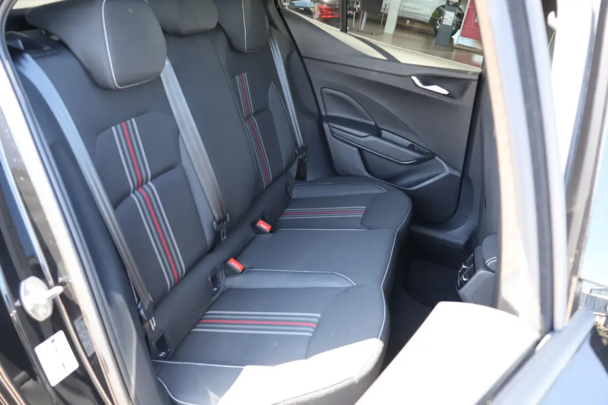 1.0 TSI 115pk DSG Monte Carlo | Camera | Adaptive Cruise | PDC | Apple Carplay | Stoelverwarming